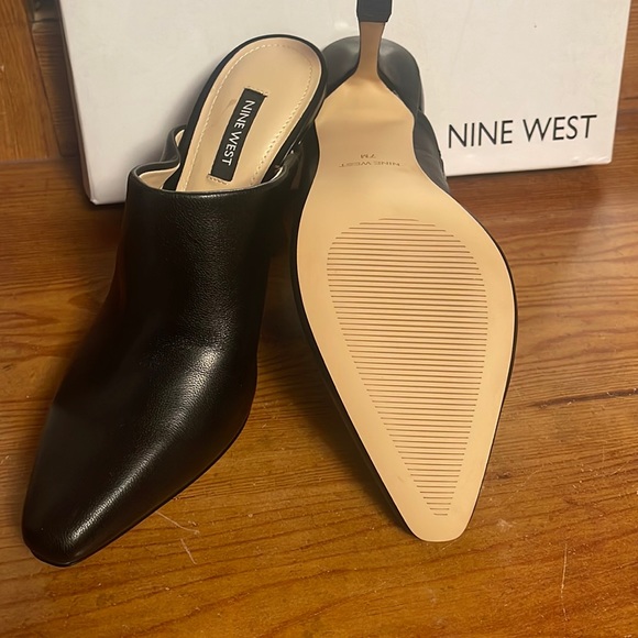 Nine West slip on heels - Picture 3 of 6